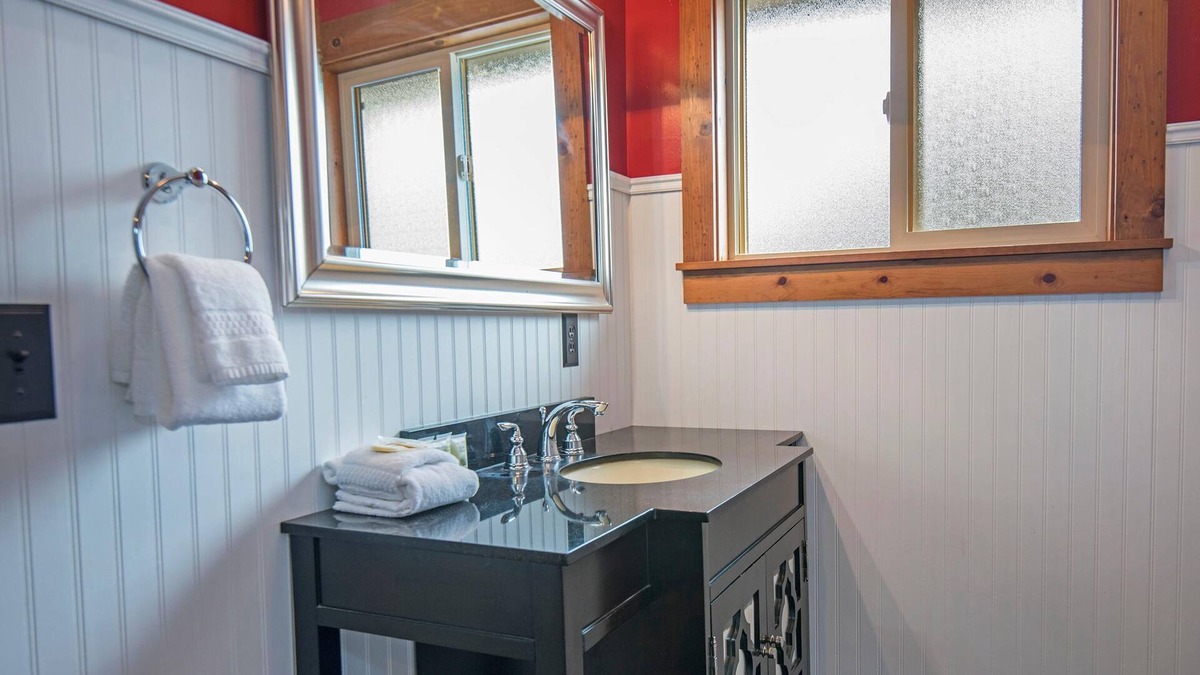 Southwest Bend House | Bend Basecamp Retreat