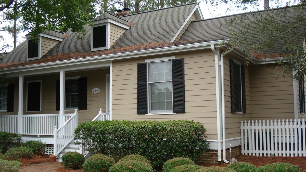 Murrells Inlet Cottage | 'Beneath The Branches' Cottage Steps to Golf, Tennis, Pool. Pet-Friendly!