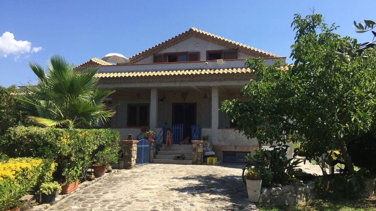 Marina di Ascea Apartment | Benedetta's House is a comfortable vacation home just 150 m from the sea.