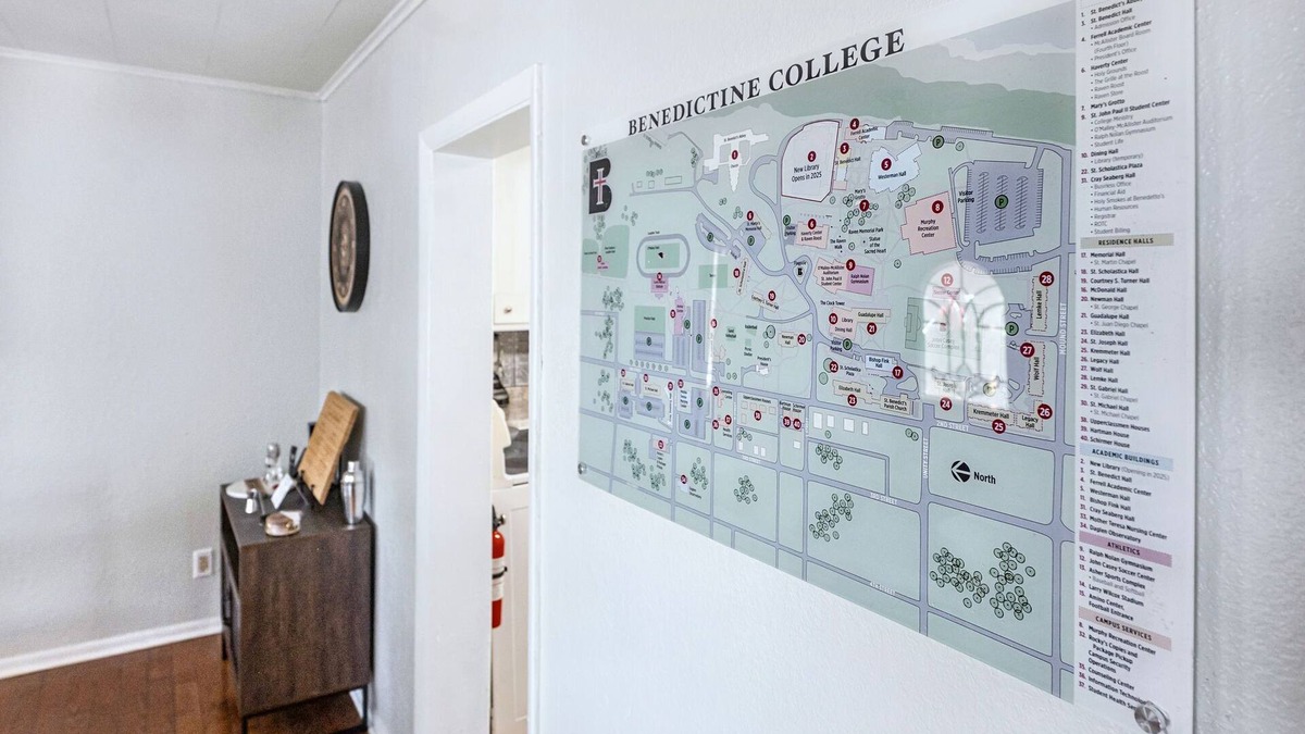 Atchison House | Benedictine Theme 2br 1ba