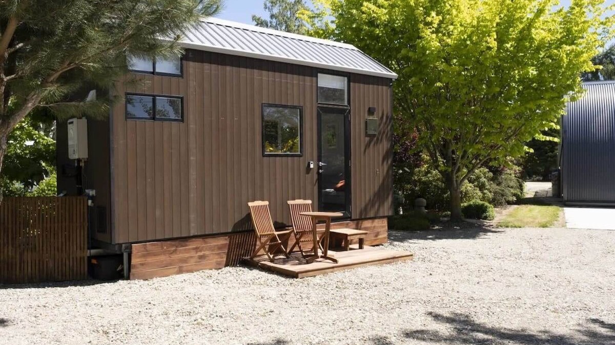 Ettrick House | Benger Garden 1 by Tiny Away