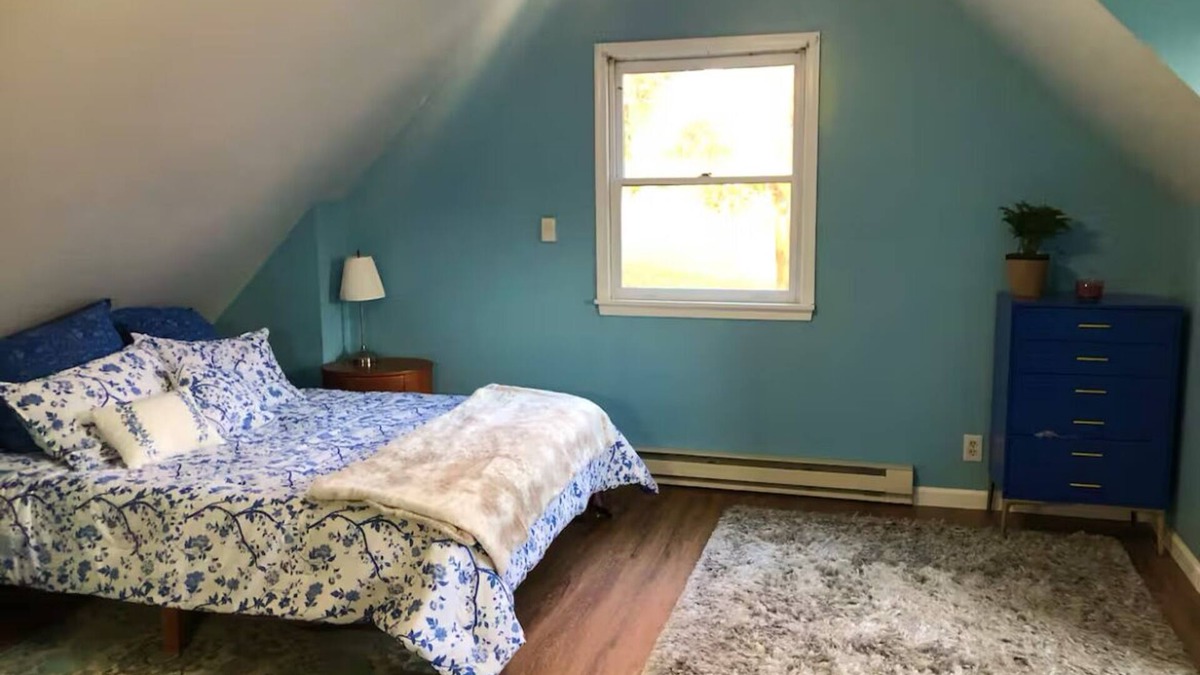 Hood Apartment | Benji’s getaway minutes from Shenandoah! Pony rides for children