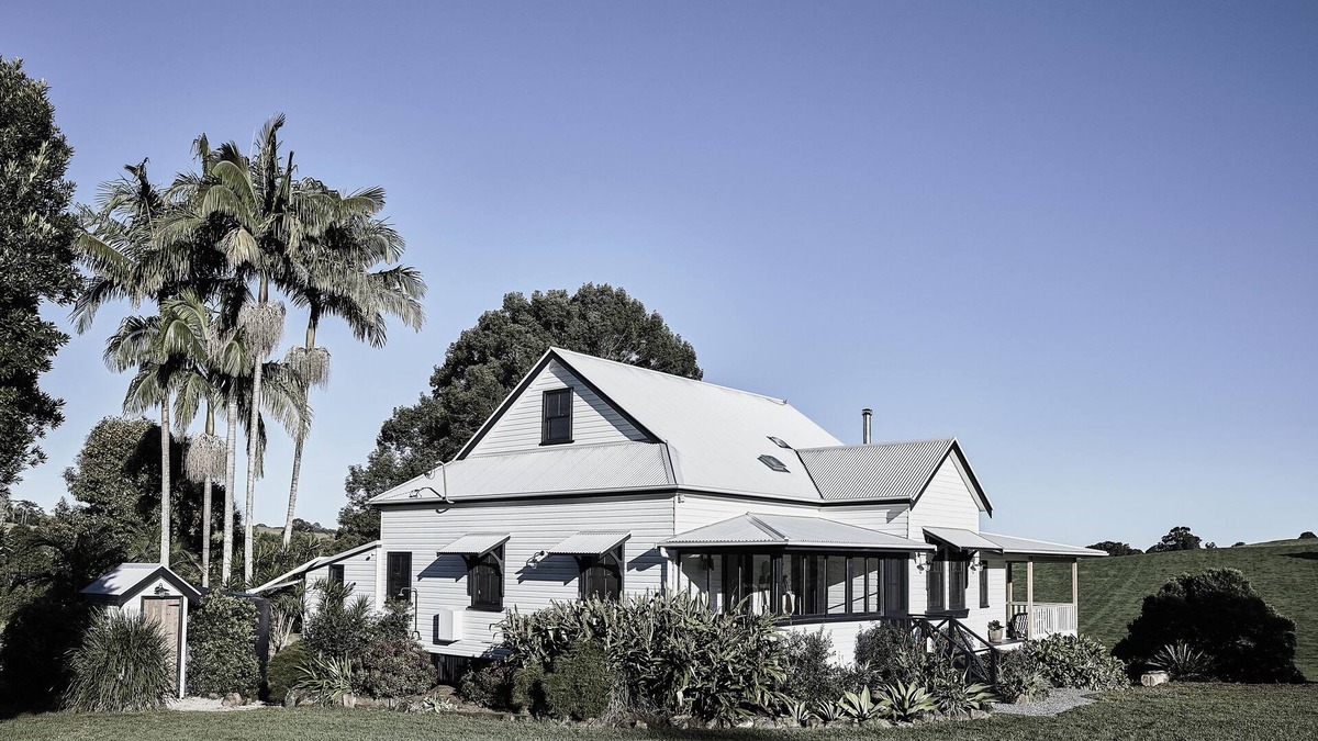Clunes House | Benny’s Cottage Luxury hinterland accomodation & photo shoot location