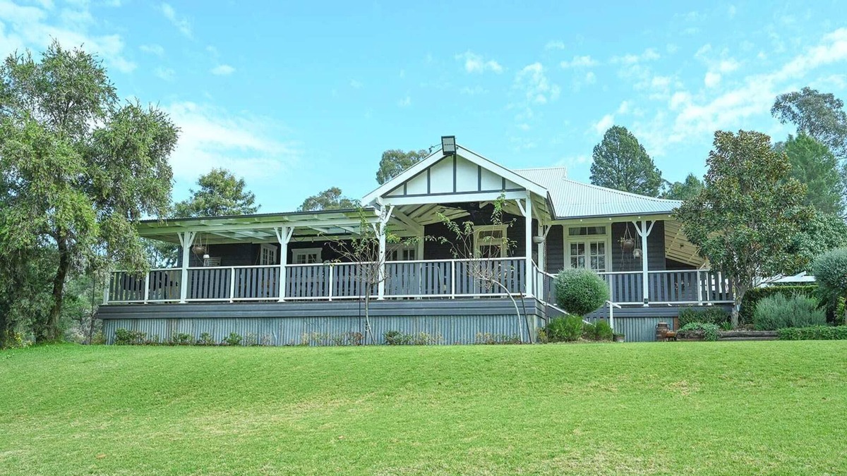 Cumboogle House | Benolong Retreat - Serene Countryside, Firepit