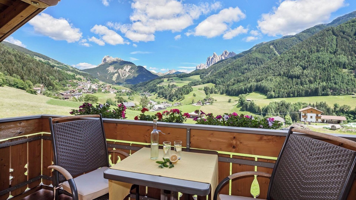 Funes Apartment | 'Bergblick - Apartment Fichte' with Mountain View