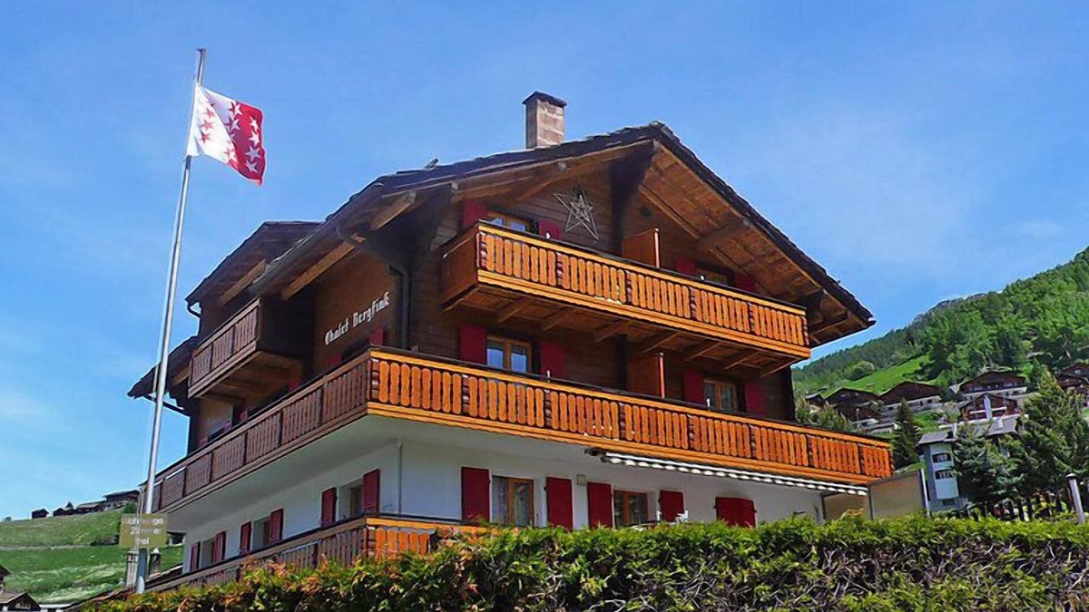 Graechen Apartment | Bergfink Dachgeschoss by Interhome