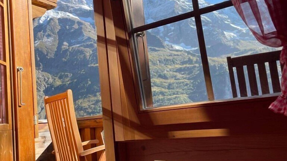 Gimmelwald House | Berggasthaus Tschingelhorn - only accessible on foot (2 hour hike)
