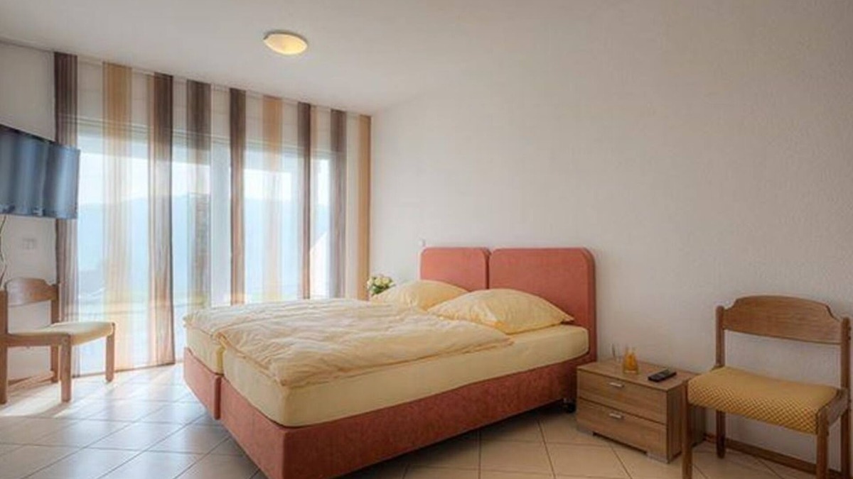 Bollendorf-Pont House | Bergsuite Südseite, Luxury Suite, Whirlpool 4-11 nights - Waldhotel Sonnenberg