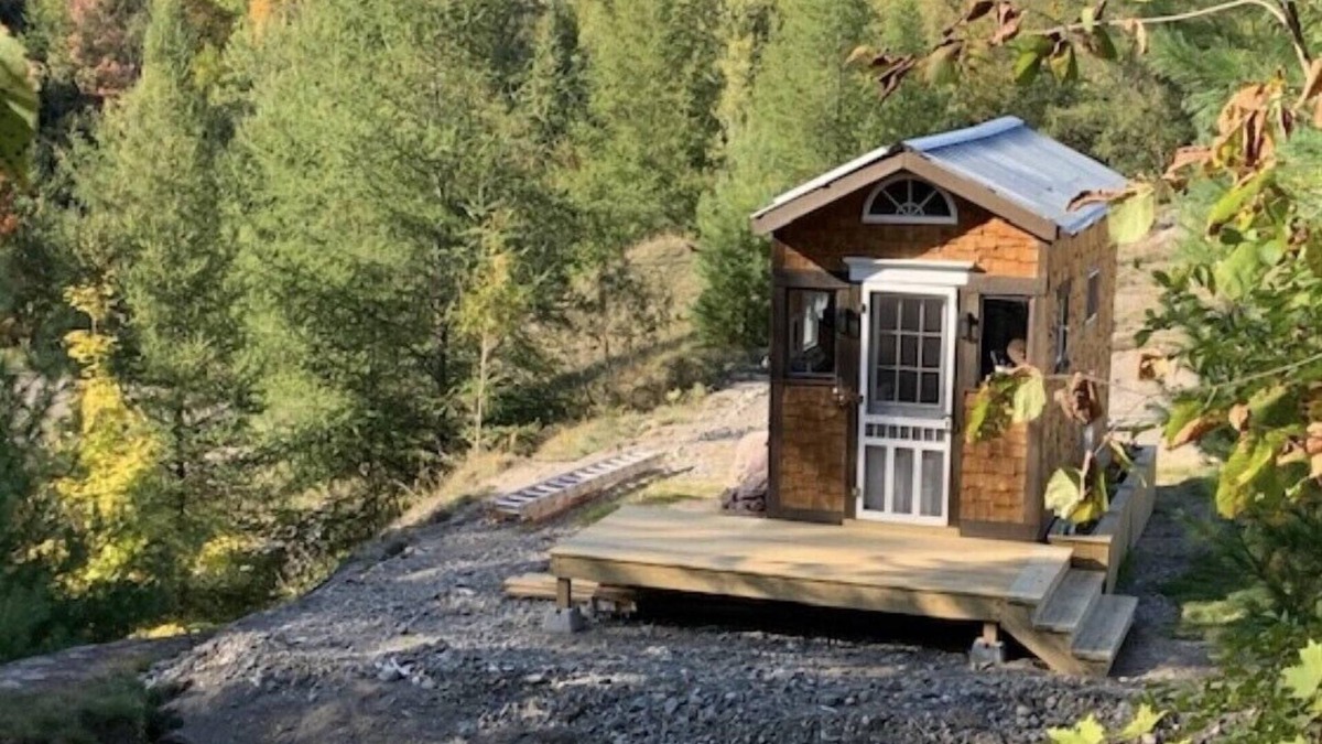 Enosburg Falls Apartment | Berkshire's Off The Grid Tiny Home