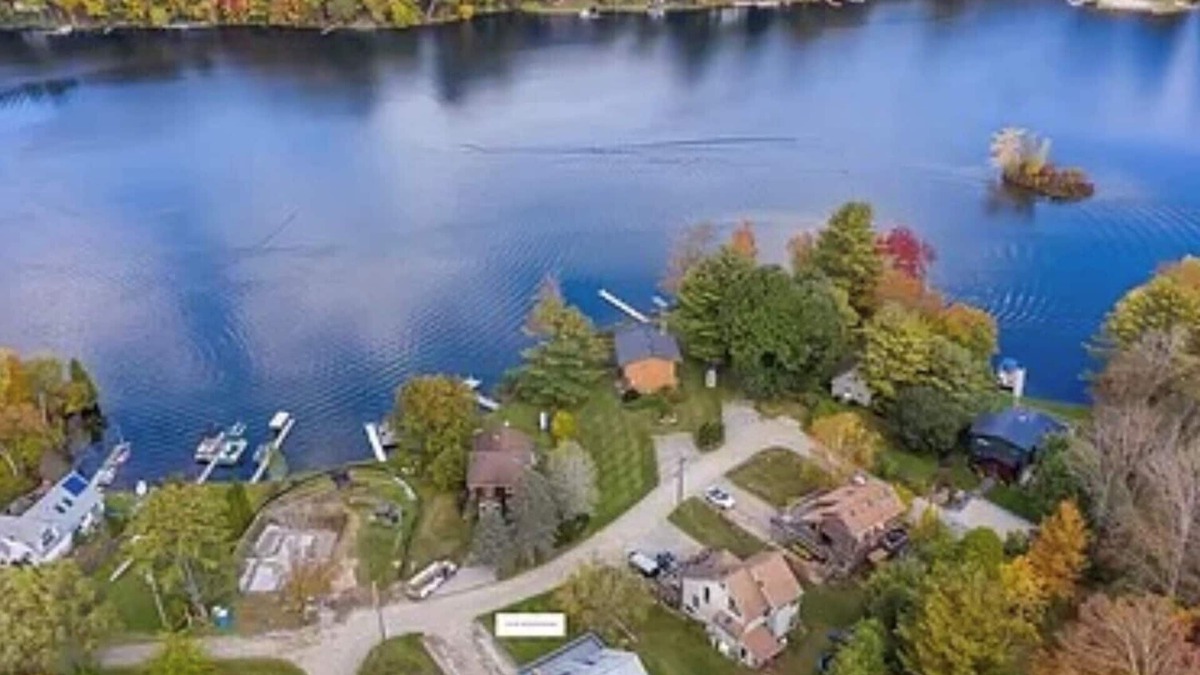 Monterey House | Berkshire Ski House on Lake Garfield w/HT By Great Barrington