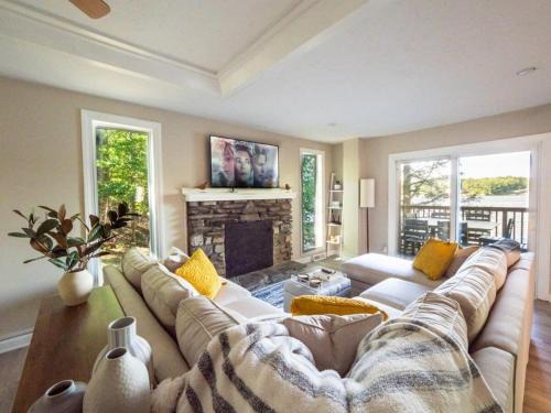 Leicester House | Berkshire Vacation Rentals: Leicester Lake Front Home Come Relax