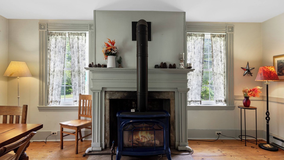 Great Barrington House | Berkshires Family Inn – For Getaways & Big Groups! Walkable to Butternut!