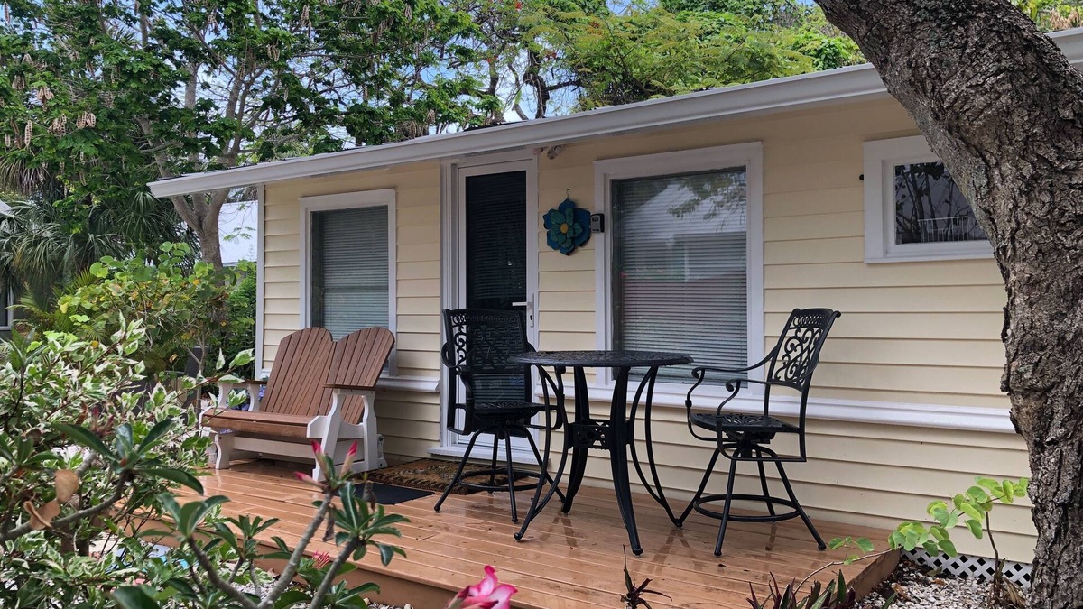 Longbeach Village House | Bermuda-esque Island Cottage! Steps to Sand! Beach to Bay