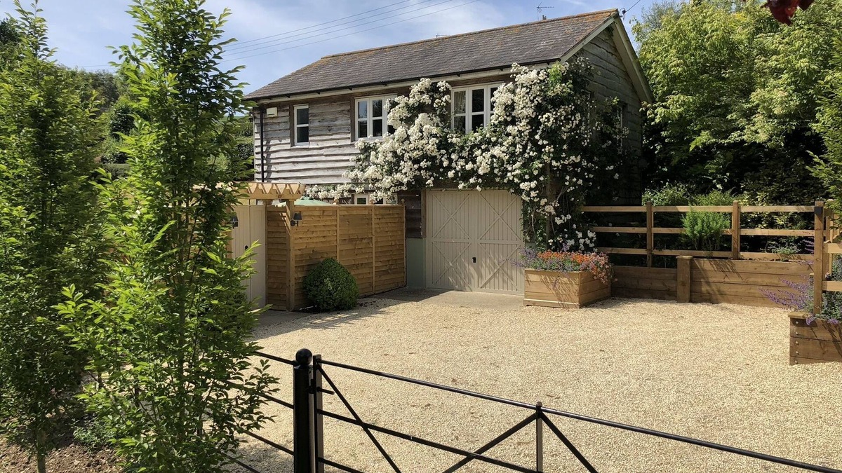 Bridport Cottage | Berry Farm Cottage. A countryside setting: village, town and beach all nearby.