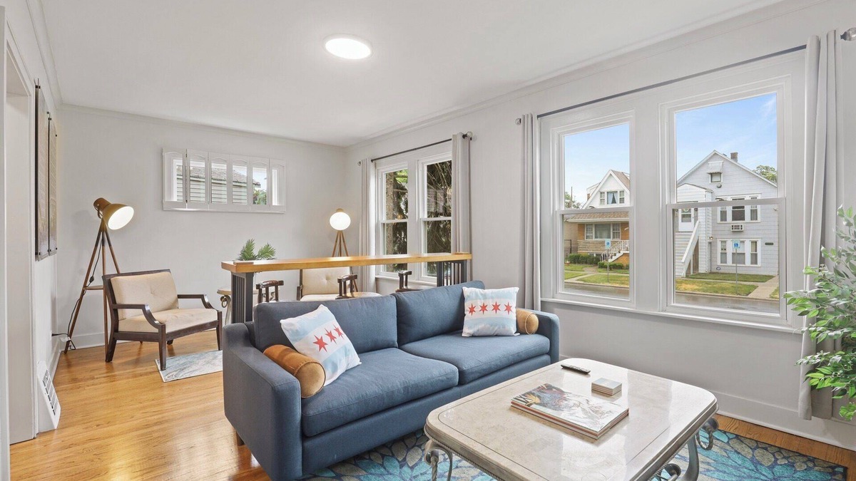 Berwyn House | Berwyn Bungalow - Explore Chicago from a Modern, Hip Bungalow vacation home.