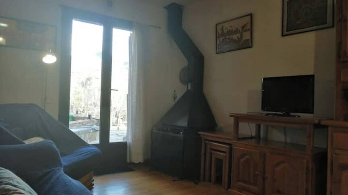 Taull Apartment | Besiberri 3 apartment located on the first floor and with terrace