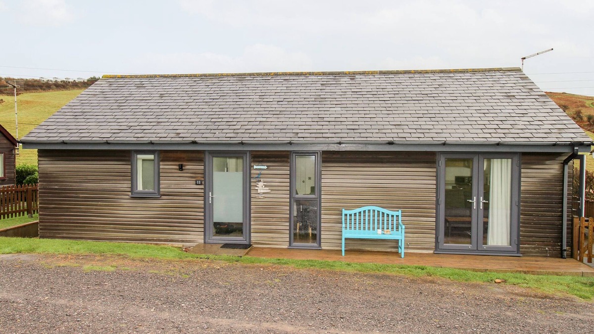 Eype Cottage | BESIDE THE SEA, family friendly, character holiday cottage in Eype