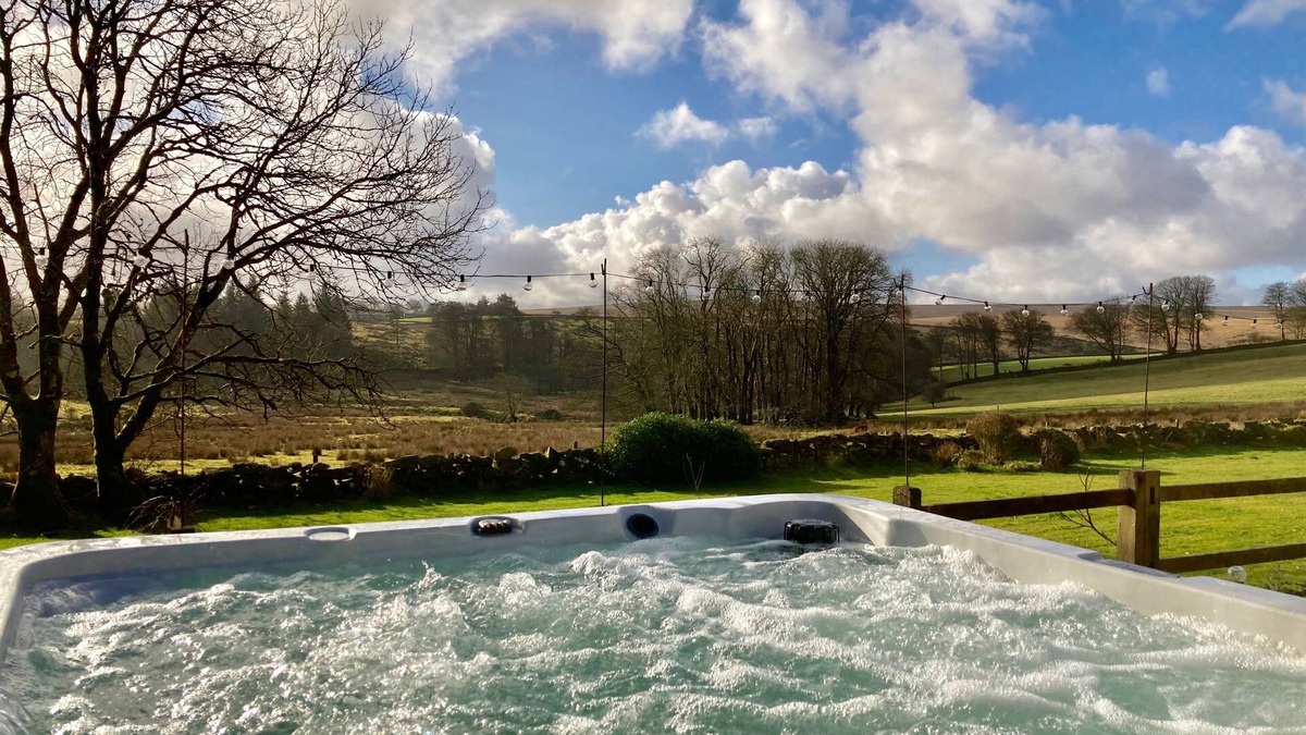 Dartmoor National Park House | Bespoke country house in the heart of Dartmoor with hot tub and private grounds.