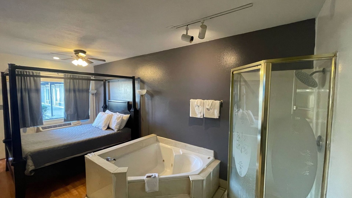 Bastrop Hotel | Best Budget Inn