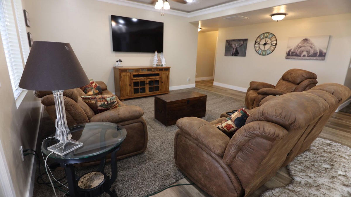Nephi House | Best Family place to stay in Nephi, UT - Up to 6 Guests - Basement Apartment