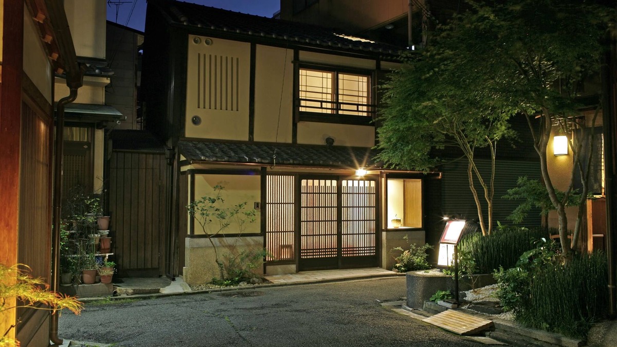 Gion House | BEST GION LOCATION, ELEGANT, FULLY REMODELED TRADITIONAL TOWNHOUSE