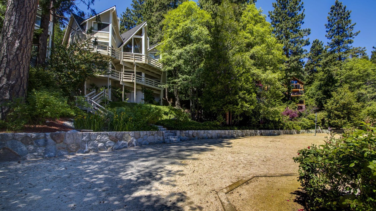 Blue Jay House | "BEST LAKE FRONT AND BEST LOCATION!" DIRECTLY ON THE LAKE! Pet Friendly!