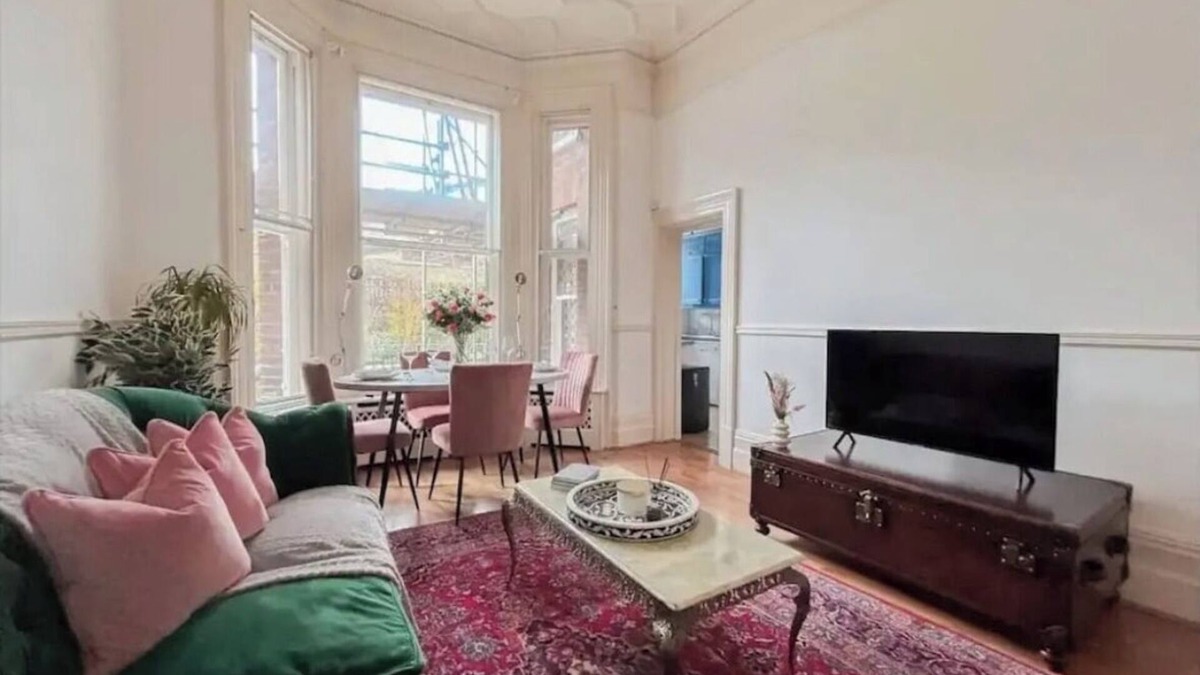 Belgravia Apartment | BEST location, chic private suite in large flat