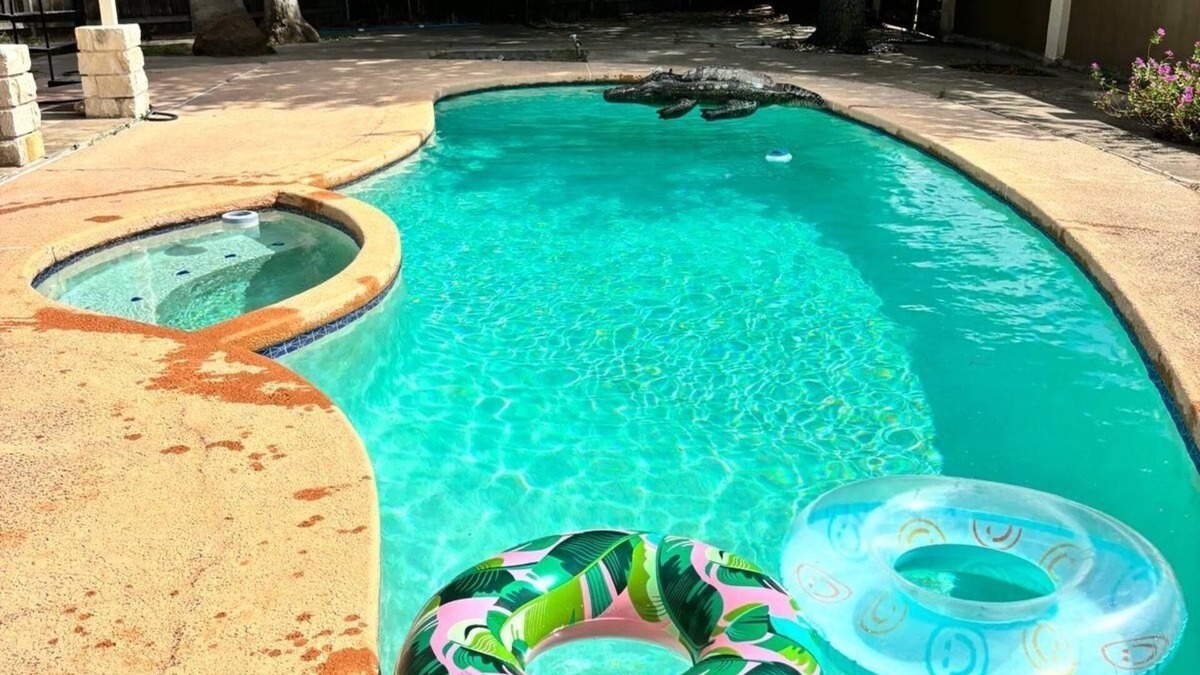 McAllen House | Best location in McAllen: pool, unwind, perfect for groups, Prime Location