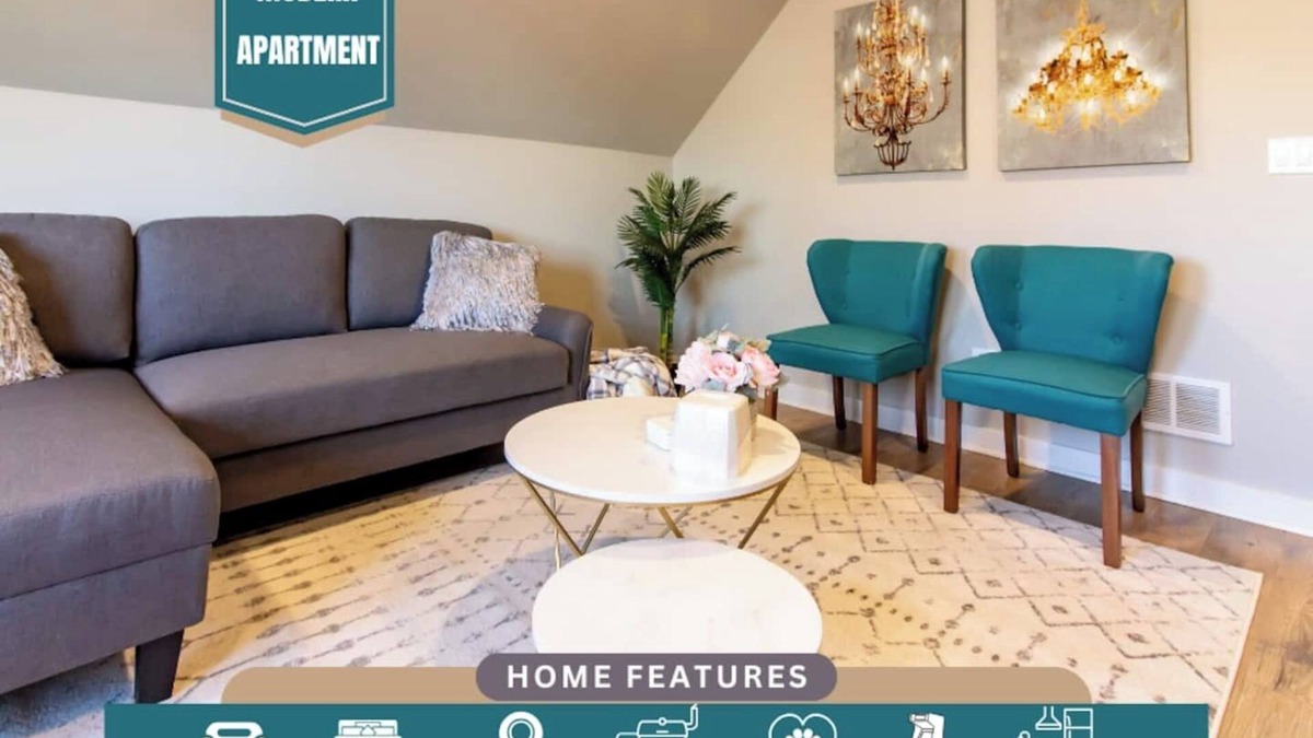 Cedar Rapids House | Best Location in town! Steps from coffee, bars, shops, river and Czech - Pets ! Arcade