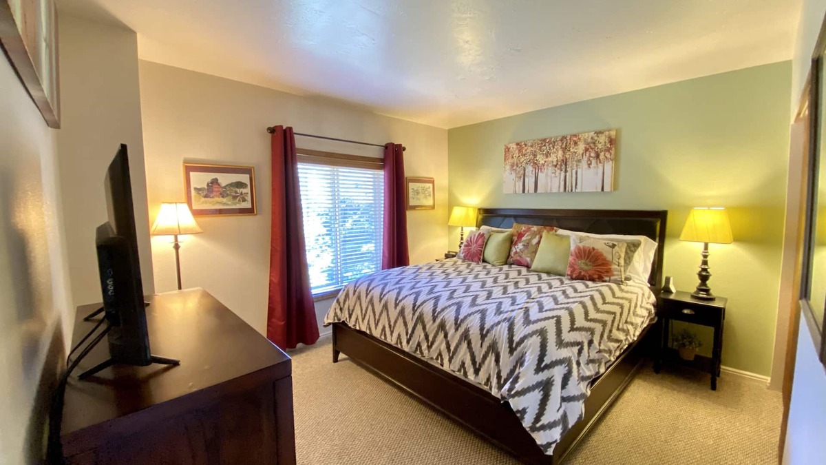 Downtown Park City Condo | BEST LOCATION Main St Town Lift Family Friendly Sleeps 6-8 Heated Pool & Hot Tub