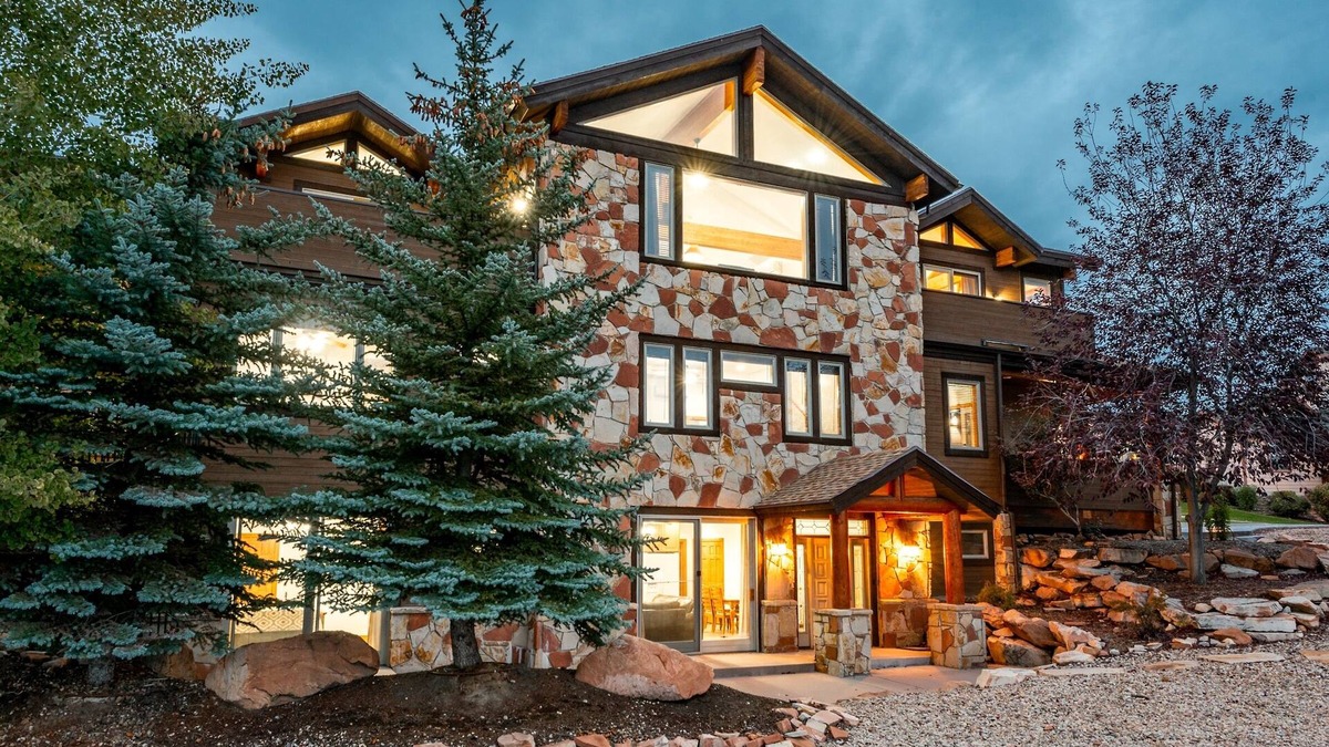 Bear Hollow Village House | Best of Bear Hollow. Lavish 7-Bedroom For Winter and Summer Fun.