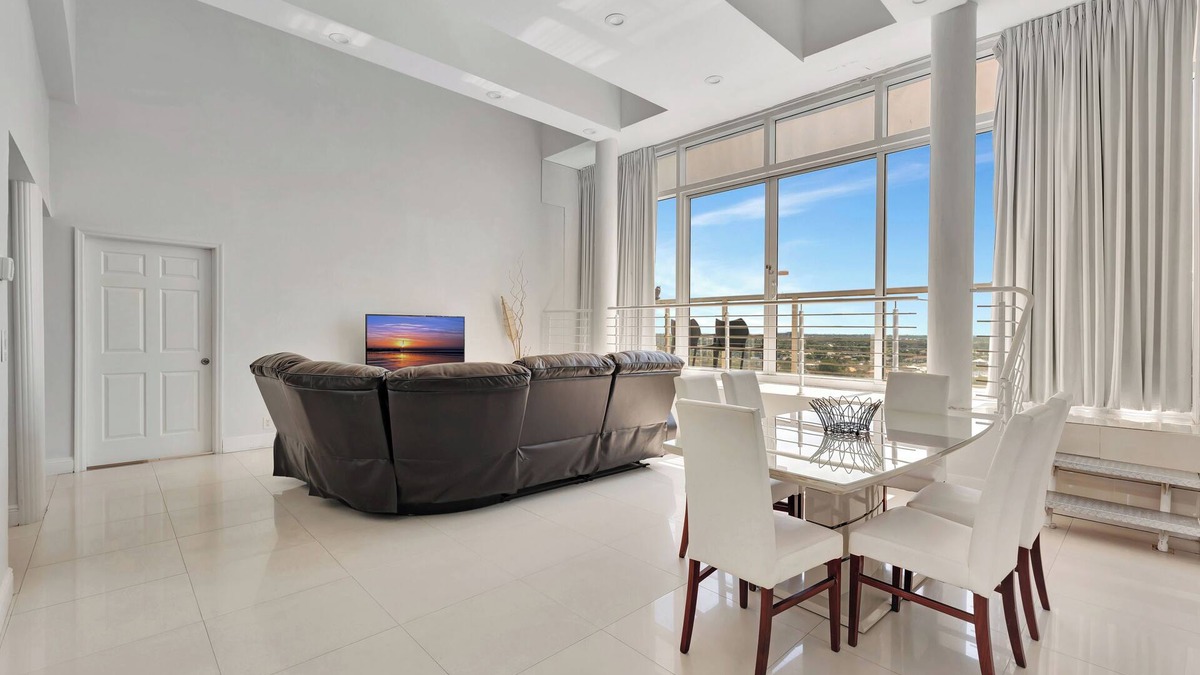 Galt Mile Apartment | Best of Both Worlds