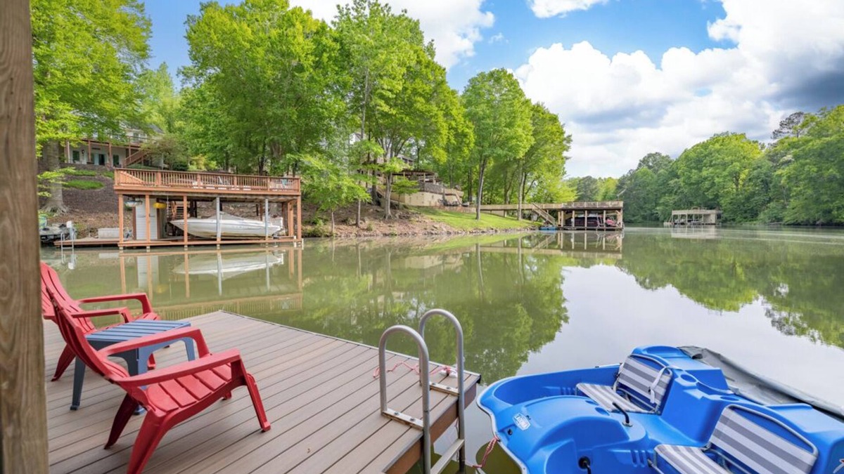 Bracey House | Best of Both Worlds | Expansive Waterviews | Pet-Friendly