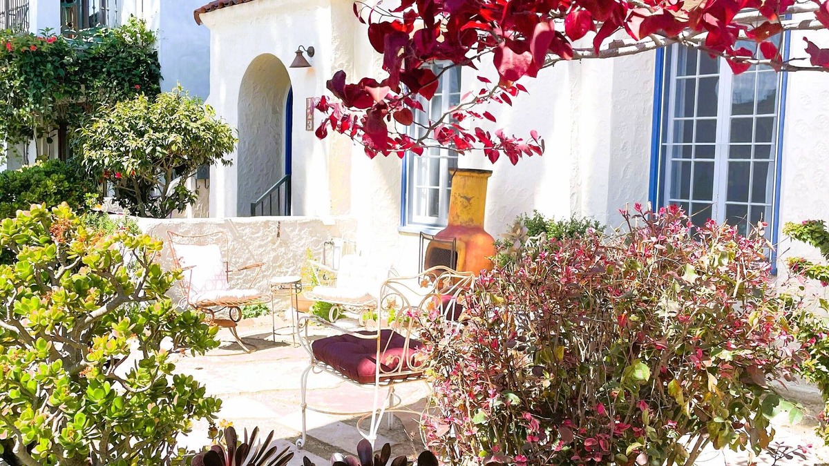 Belmont Shore House | Best of The Shore, Sleeps 4. Short walk to the beach, dining & shopping.