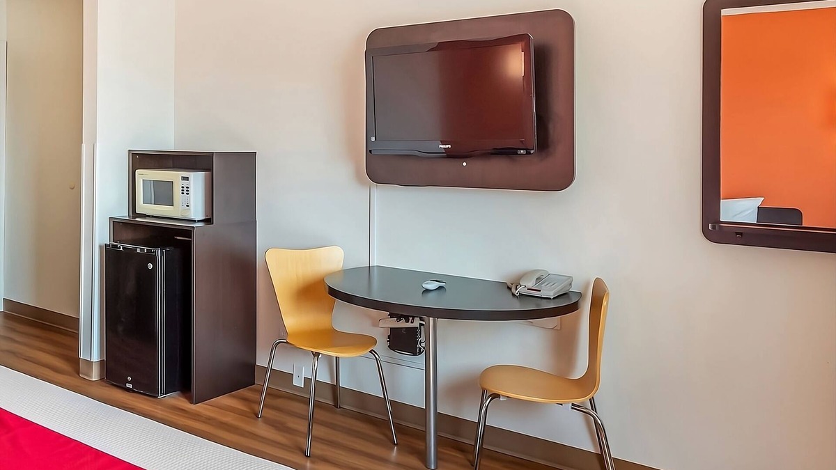 Shelby Hotel | Best Place to Stay in Montana! 4 Modern Units, Pets Allowed, Free Parking