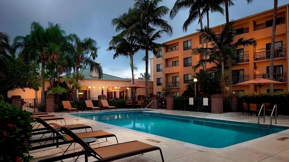 Miami Lakes Hotel | Best Quality Stay! Pet-Friendly, with Outdoor Pool, Near Spanish Lake Park!