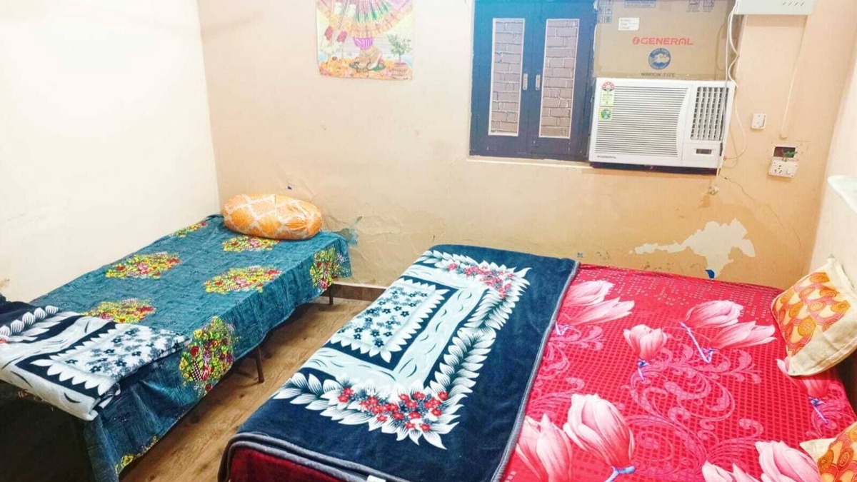 Vrindavan Bed & Breakfast | Best rooms available near Bihari ji temple vrindavan