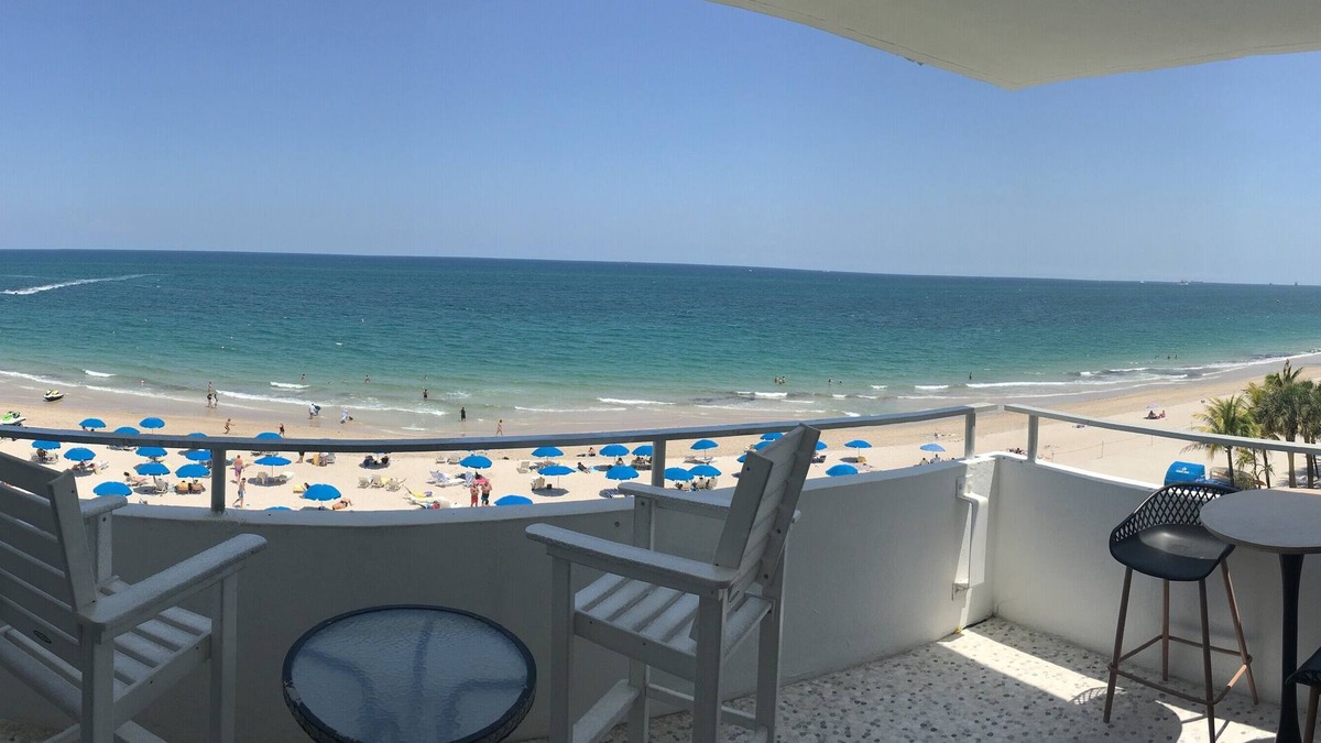 Galt Mile Apartment | Best Studio Location In The Building With Unobstructed Water View Balcony