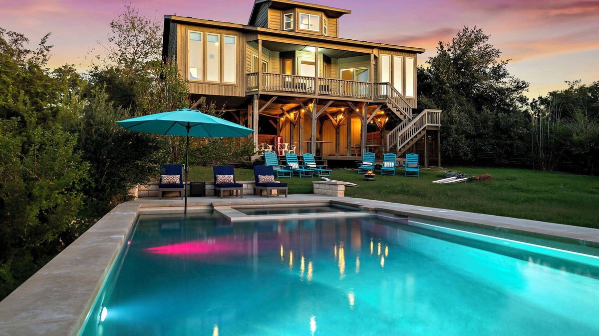 Leander House | Best Sunset in TX ~Luxury Getaway~ Heated Jacuzzi