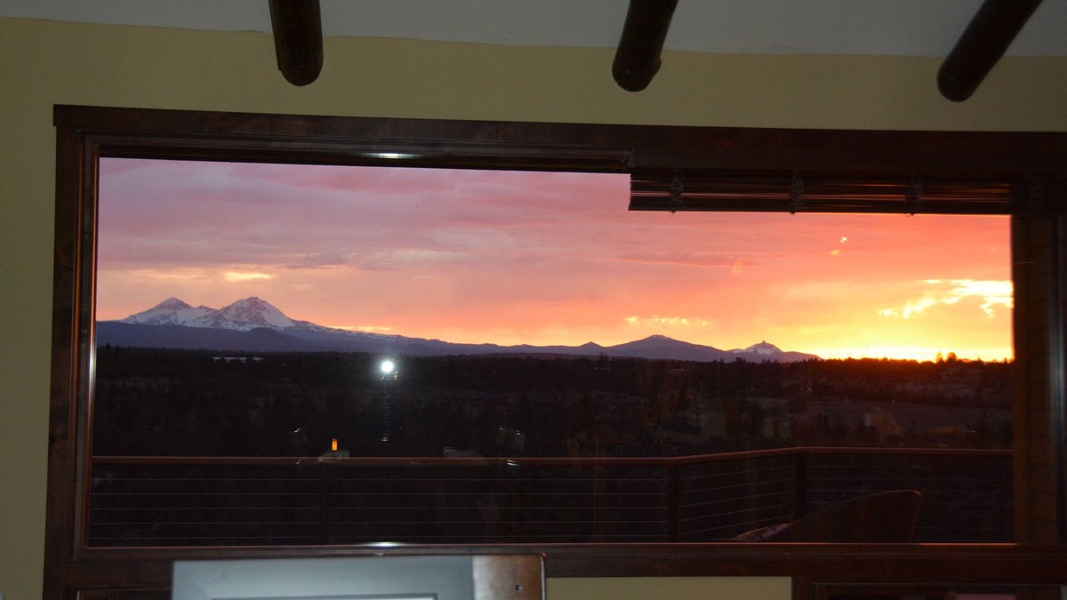 Bend House | BEST VIEW in BEND and located close to town