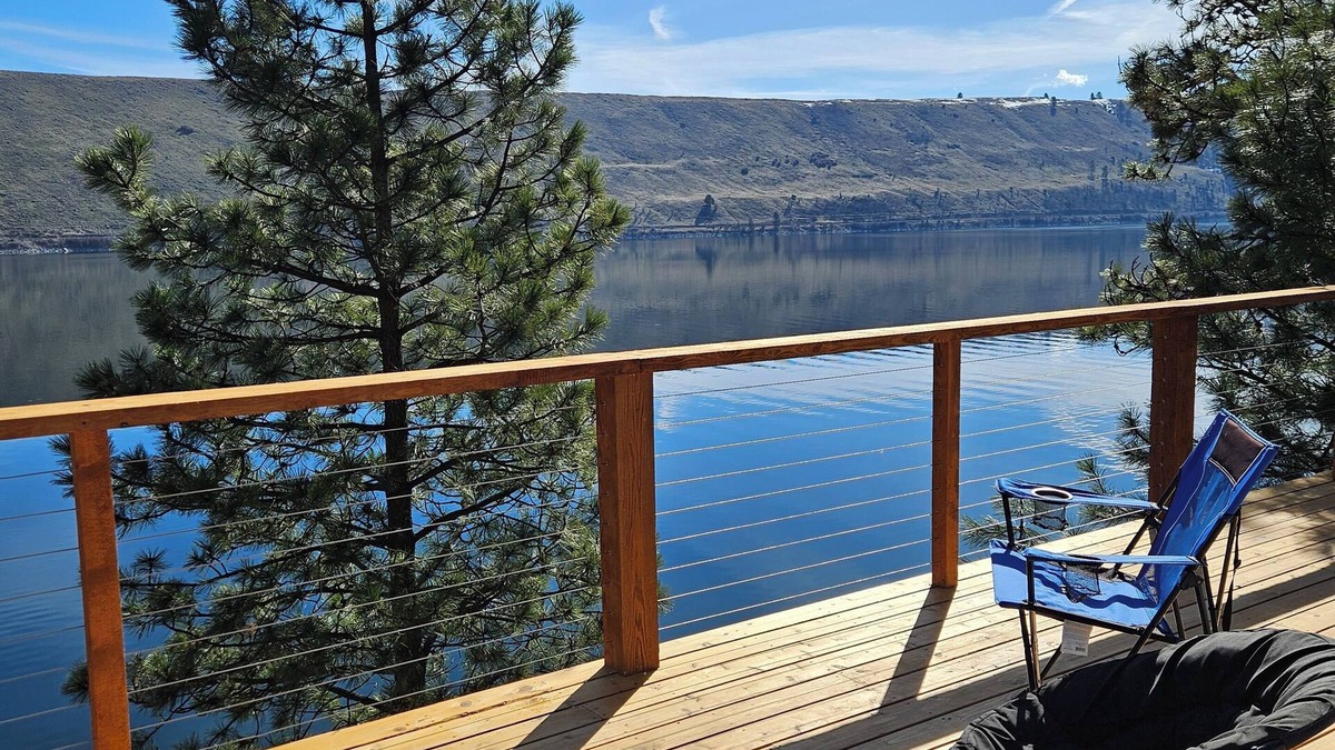 Joseph House | Best Wallowa Lakefront rental w/private dock and his/hers soaking tub! 4br/3ba