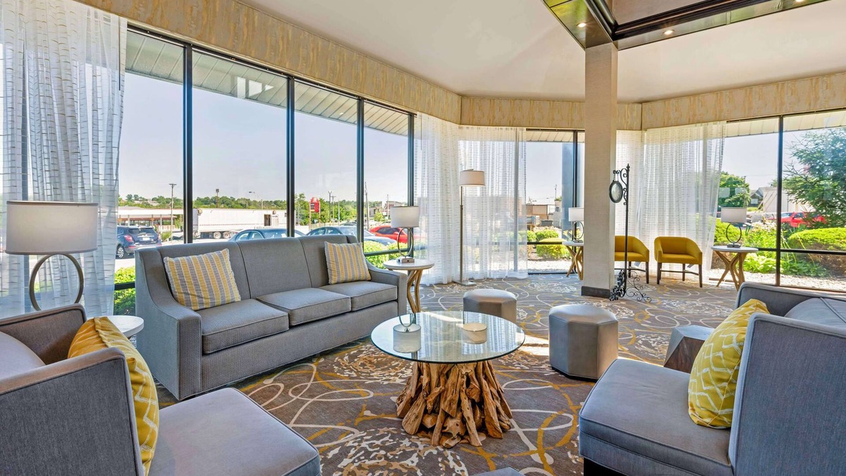 La Grange Hotel | Best Western Ashbury Inn