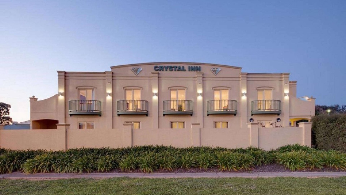 Strathdale Hotel | Best Western Crystal Inn