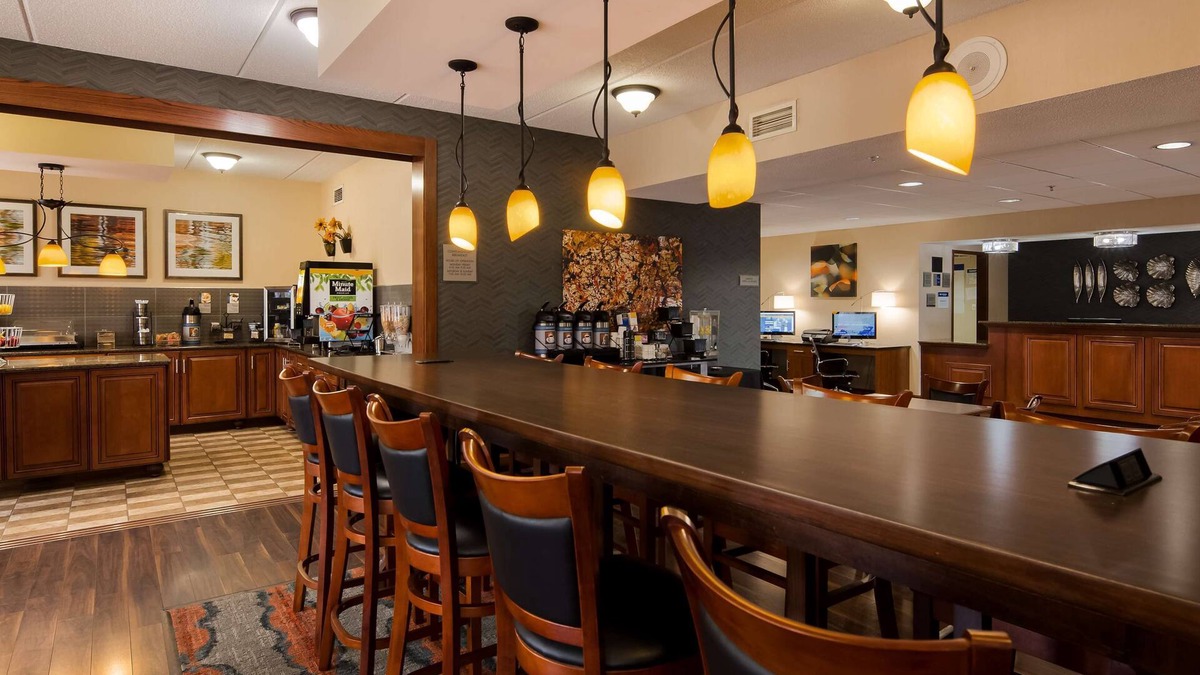 Effingham Hotel | Best Western Delta Inn