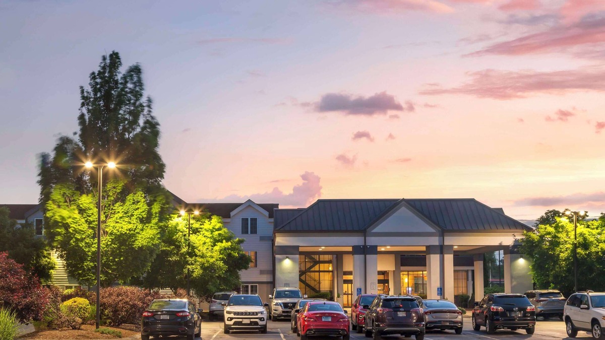South Meadows Hotel | Best Western Hartford Hotel & Suites