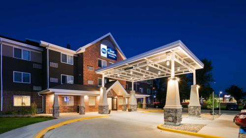 Grand Forks Hotel | Best Western Harvest Inn & Suites