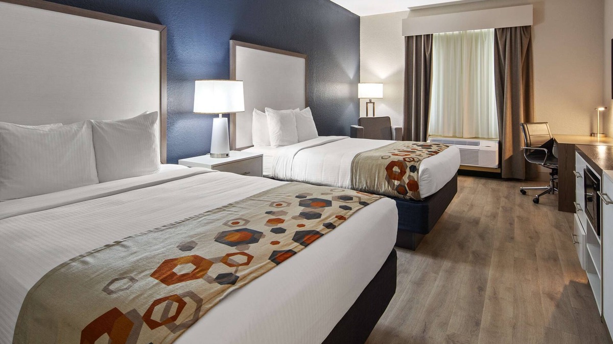 Walker's Island Hotel | Best Western Heritage Inn & Suites