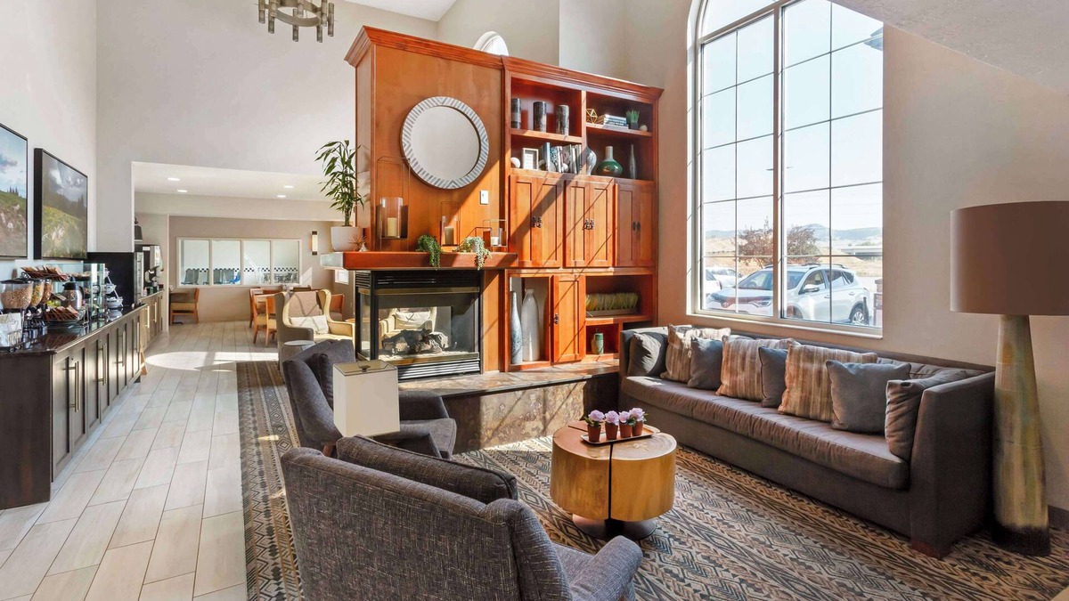 Coalville Hotel | BEST WESTERN Holiday Hills