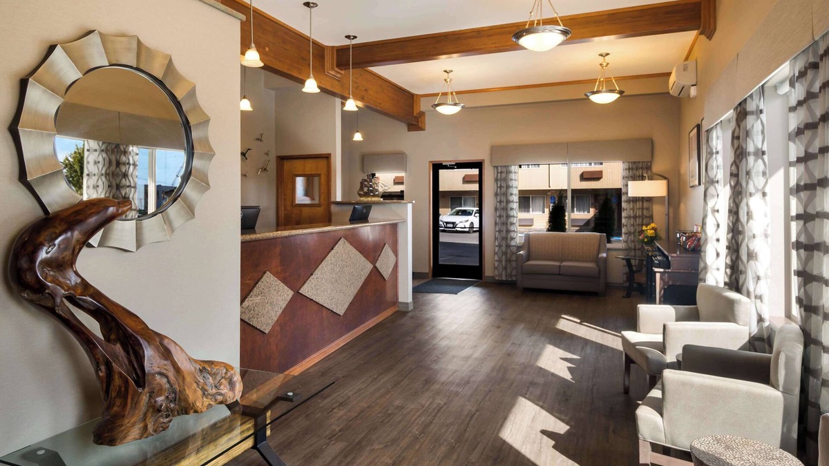 Coos Bay Hotel | Best Western Holiday Hotel