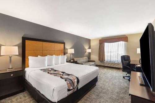 Burbank Hotel | Best Western Inn & Suites - Midway Airport